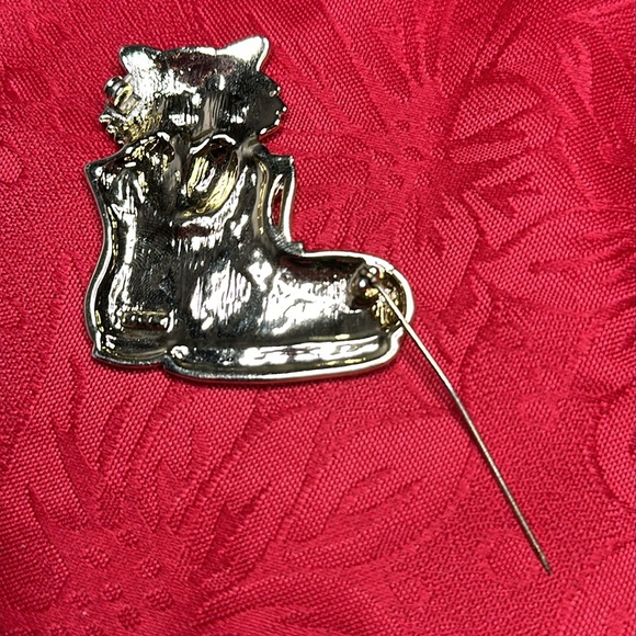 β€οΈHOST PICKβ€οΈ Vintage Gold Cat In Boot Big Brooch - Picture 7 of 10